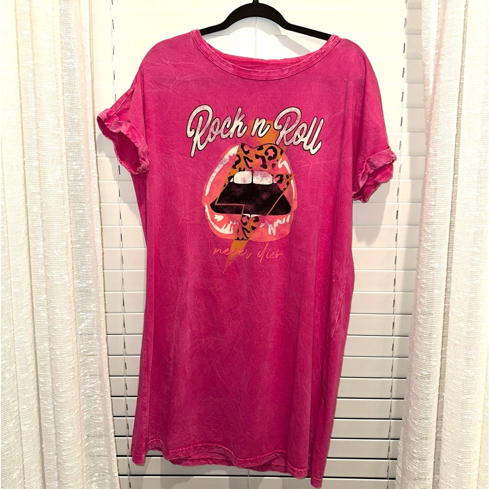 hot pink t shirt dress